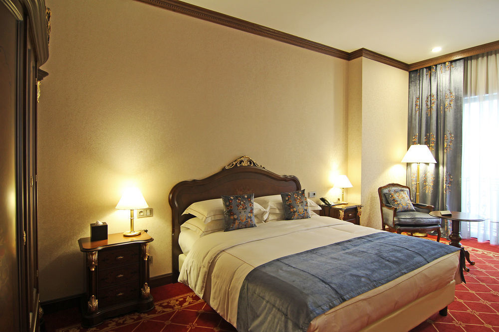 Orion Hotel Bishkek Exterior photo A room at the hotel